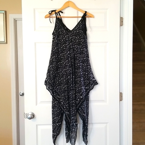 Black with white and gray flowers dress/cover up from Turkey. - Picture 4 of 7